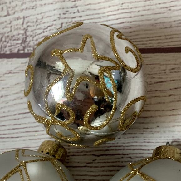 Christmas Ornament Bulbs Plastic Set of 6 Silver and Gold - Picture 8 of 10